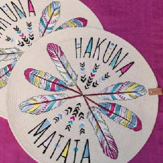 Dekoratif Natural Zemin Üzerine Tüy Desenli El İşi Hasır Supla